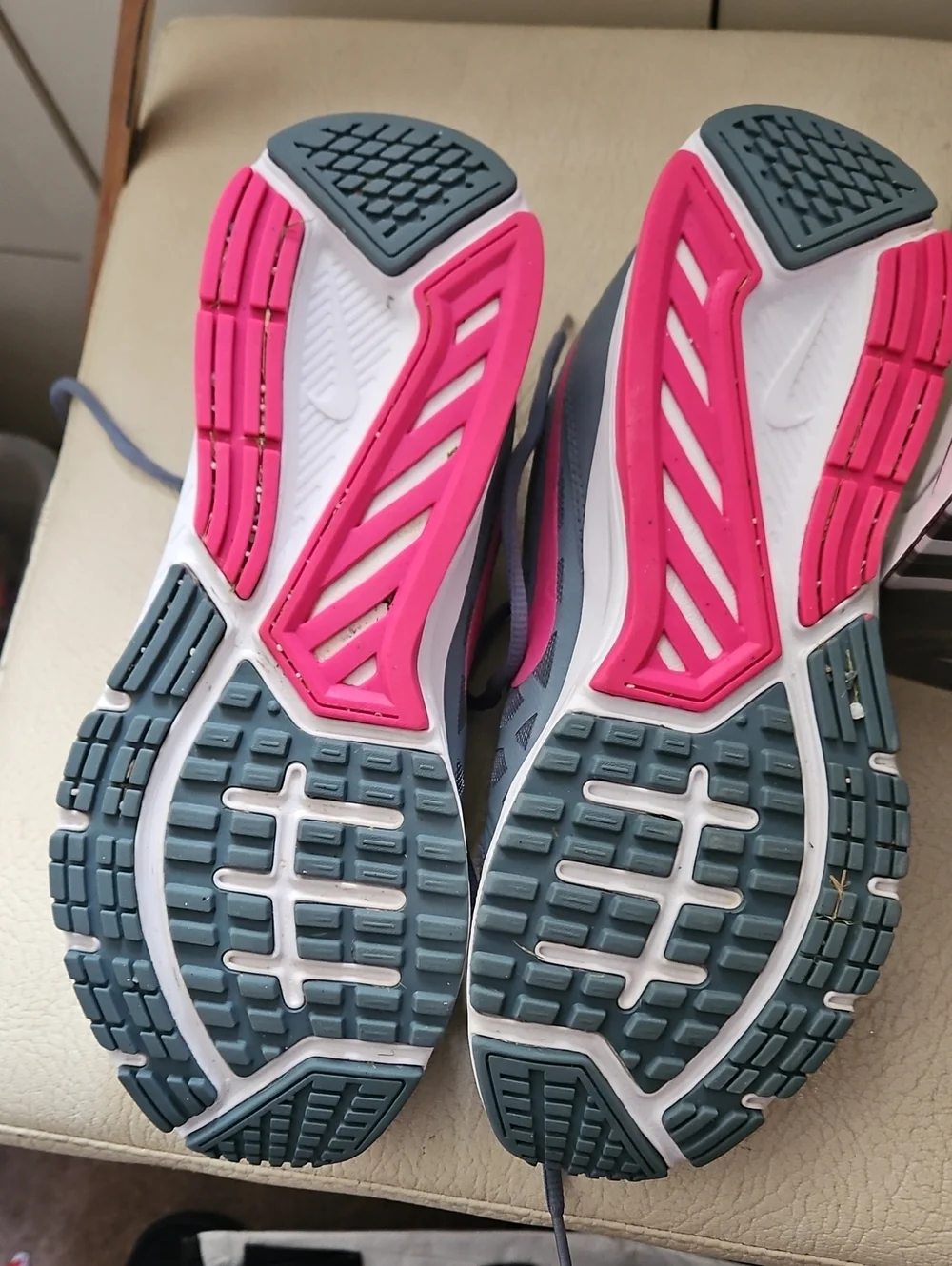 Nike Women's Gray and Pink Dart XI Athletic Running Shoes Sz 7.5